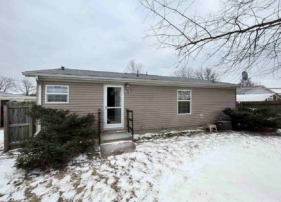 2nd image of 48 Fountain Lake Dr