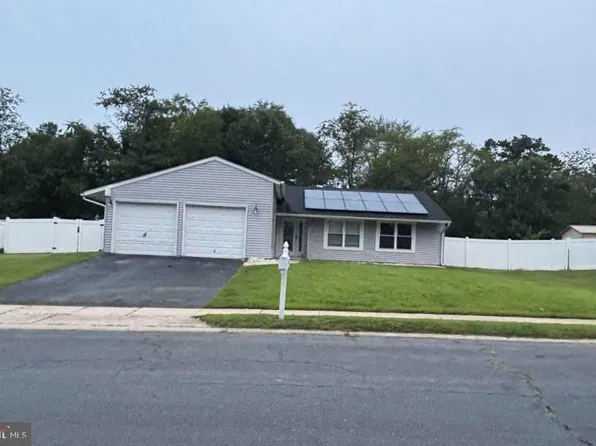 4 Patricia Ln, Sicklerville, NJ 08081