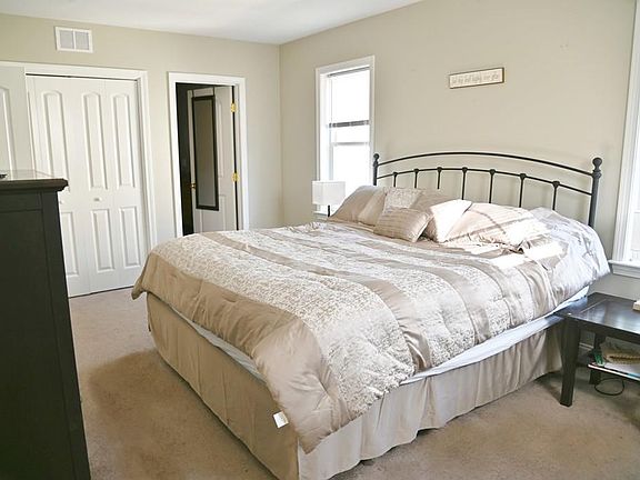 5th image of 30 Surrey Ln #30