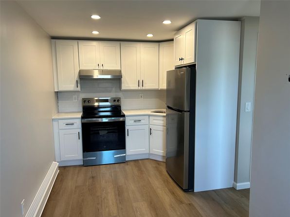 27 Willoughby Pl APT 2