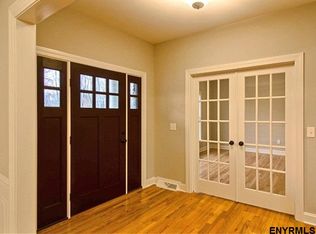 4 Brisbane Ct, Colonie, NY 12205