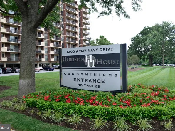 1300 Army Navy Dr APT 427, Arlington, VA 22202