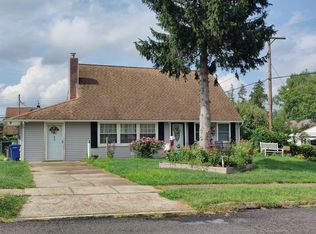 55 Cameo Rd, Levittown, PA 19057