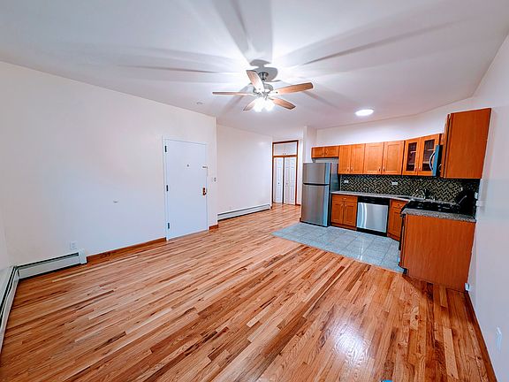 5th image of 482 Smith St #1