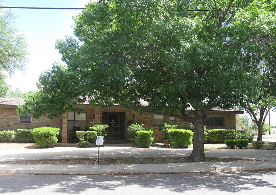 1st image of 810 NE Avenue F