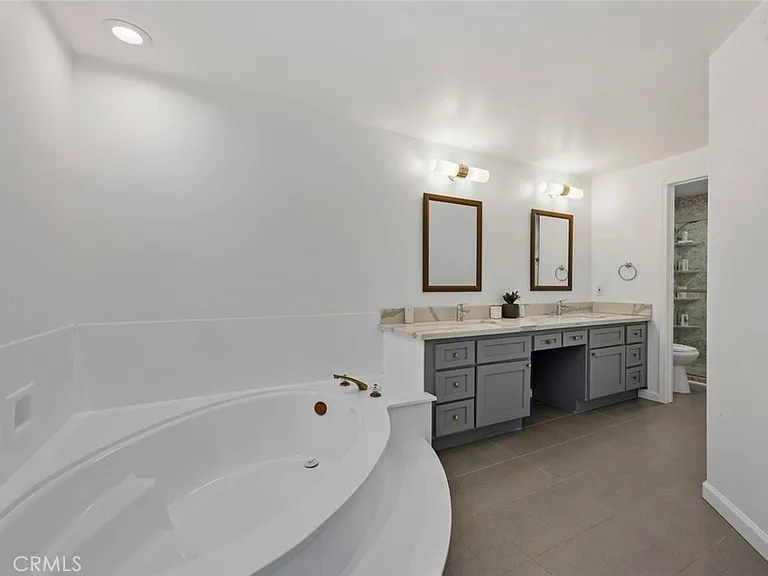 620 Holbrook Ct — Photo 49