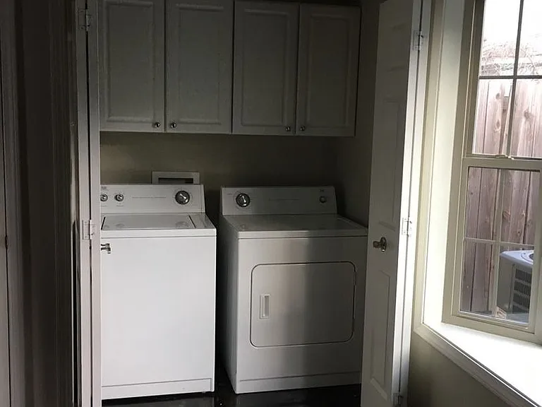 609 Bond St — Photo 8