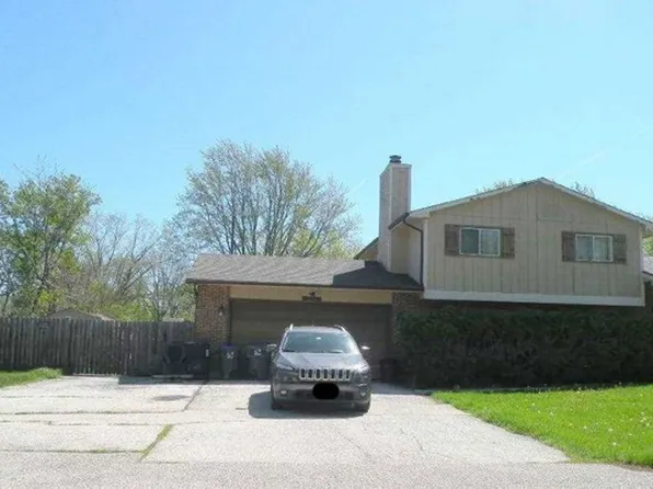 38103 N North Shore Ave, Beach Park, IL 60087