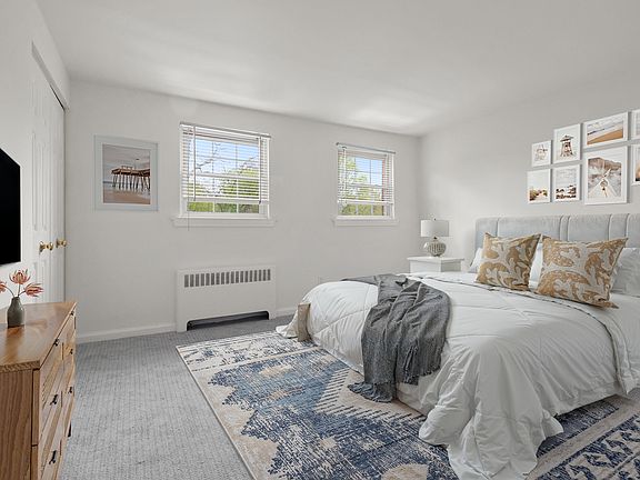 Double Bedroom, with 2 large closets (This image is virtually staged)