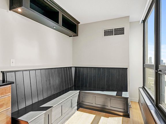 5th image of 360 E Randolph St #270506
