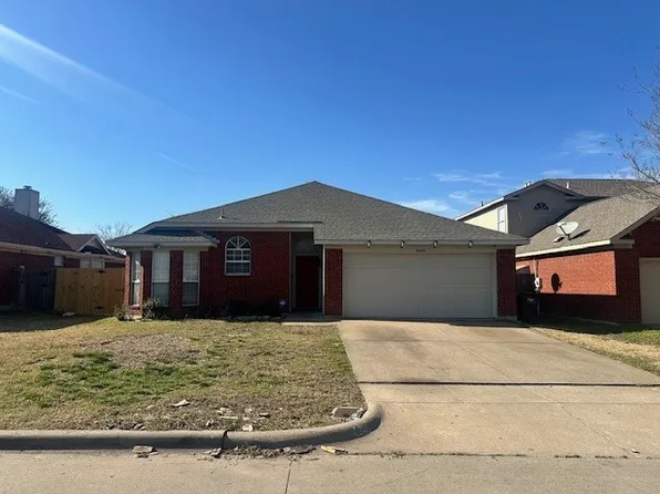 8424 Cove Meadow Ln, Fort Worth, TX 76123