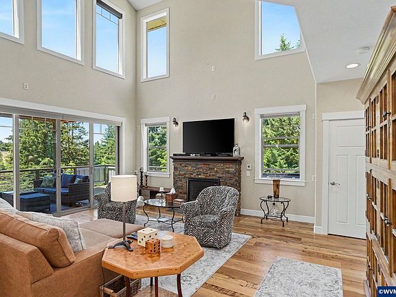 3rd image of 6965 Nichols Heights Way SE