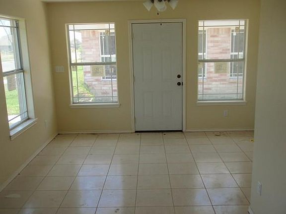 5th image of 418 Pirul St