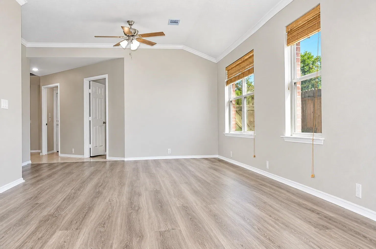 4 bed, 2.0 bath, 1601 sqft, $1,900 — Photo 4