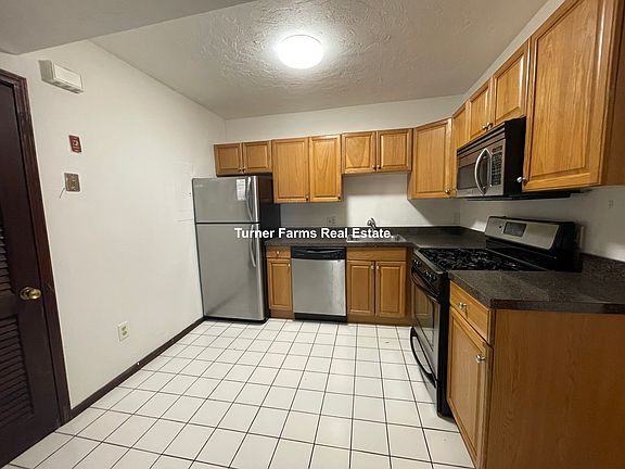 4th image of 89 Sheridan St #1A