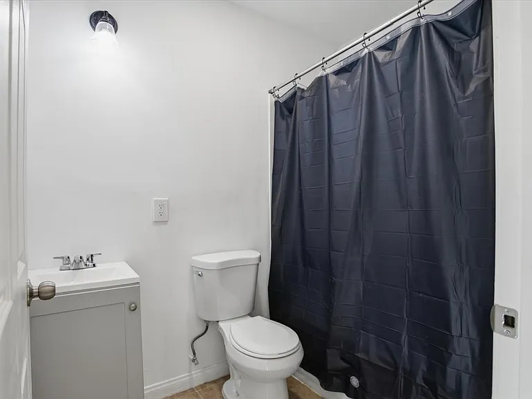 7542 White Oak Ave — Photo 8