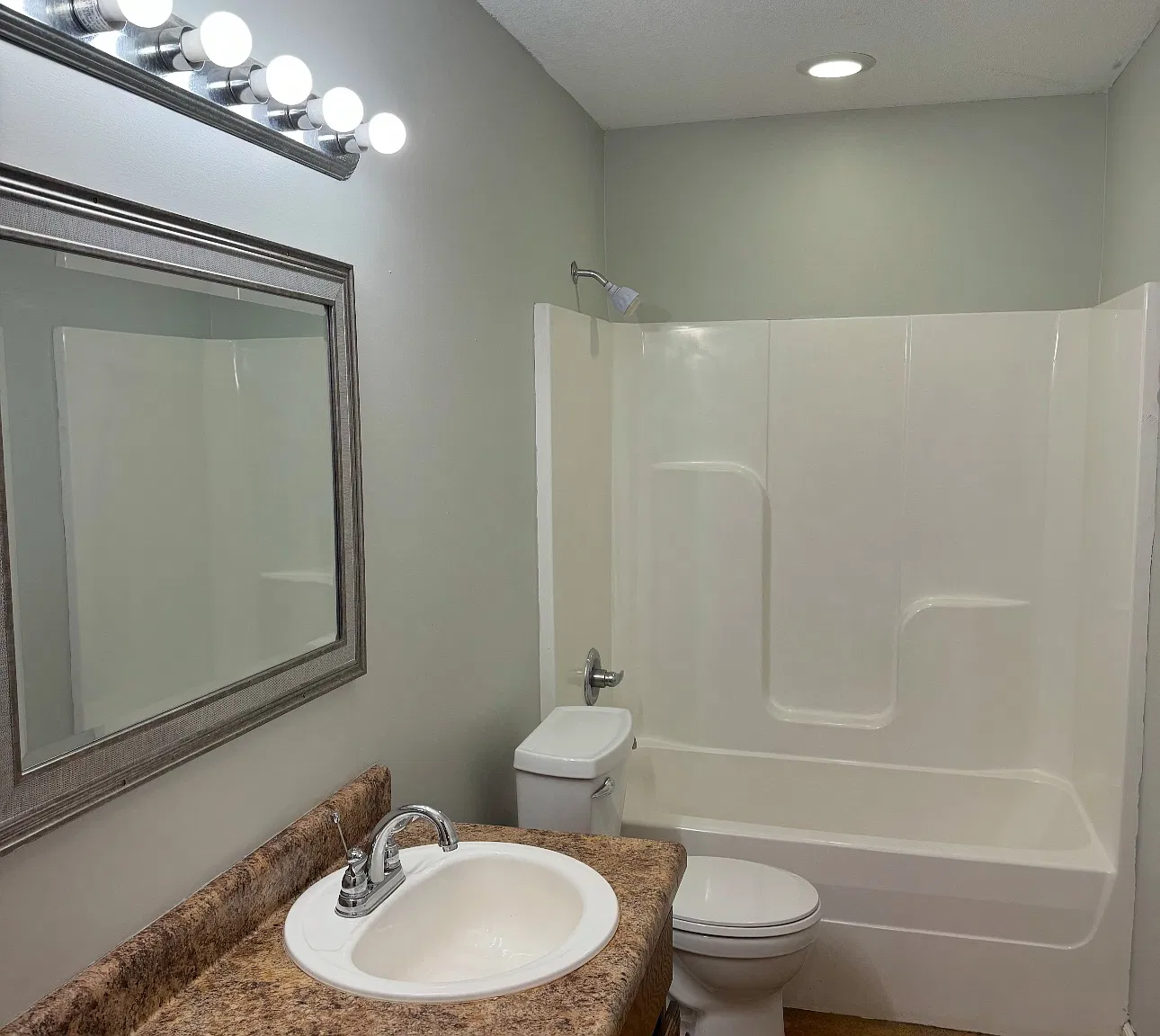 210 S 6th Ave — Photo 4
