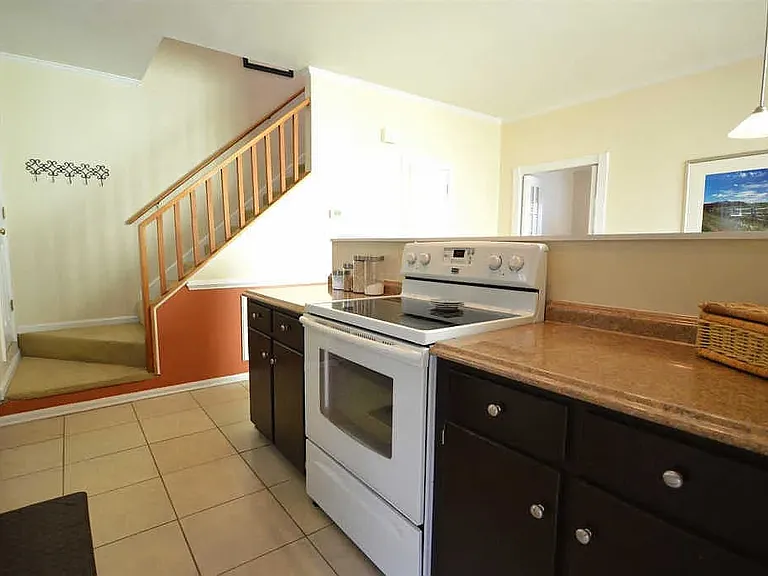 121 Ashley Ct — Photo 10