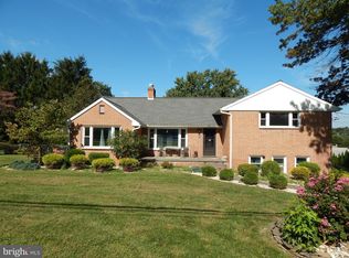 515 Woodland View Dr, York, PA 17406