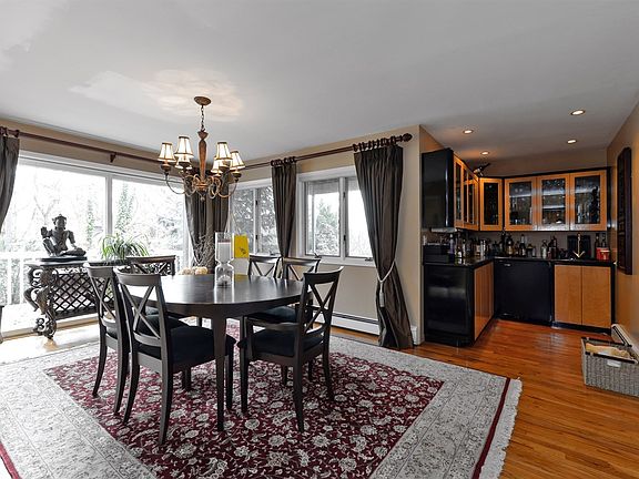 5th image of 100 Glen Cove Dr