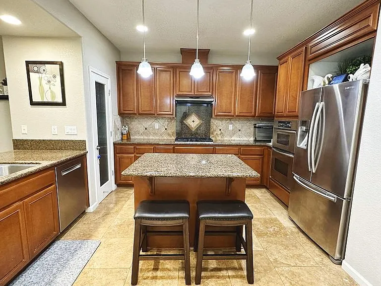 1388 Thornbury Ln — Photo 6