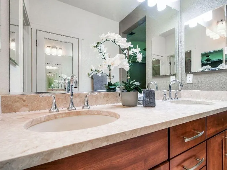 405 Washington Sq #19 — Photo 24