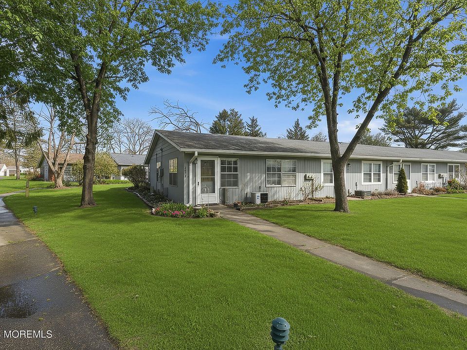 1st image of 367F Chesterfield Court