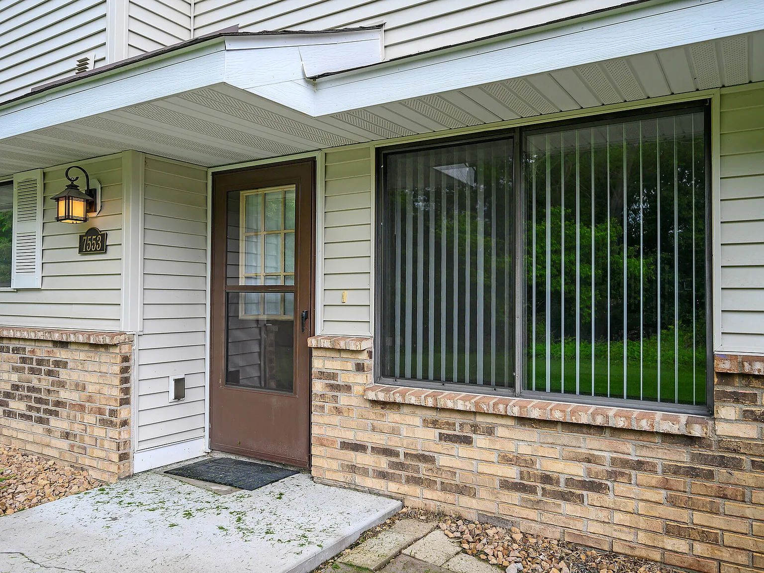 2 bed, 1.5 bath, 1100 sqft, $1,900 — Photo 2