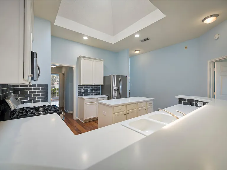 9719 Hawkins Ln — Photo 8