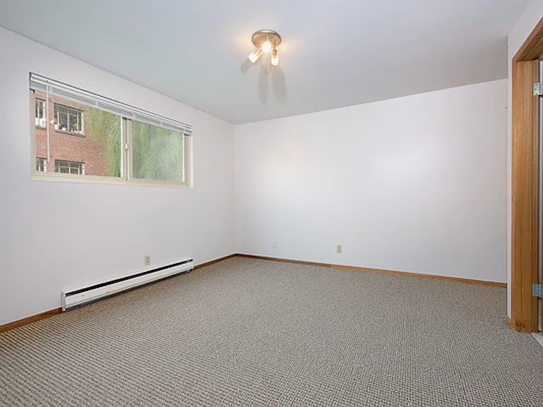 Aloha House Apartments — Photo 26