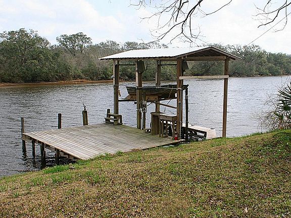 16x20 Deck on the Water. Heavy Duty Boat Lift with 2 Motors.