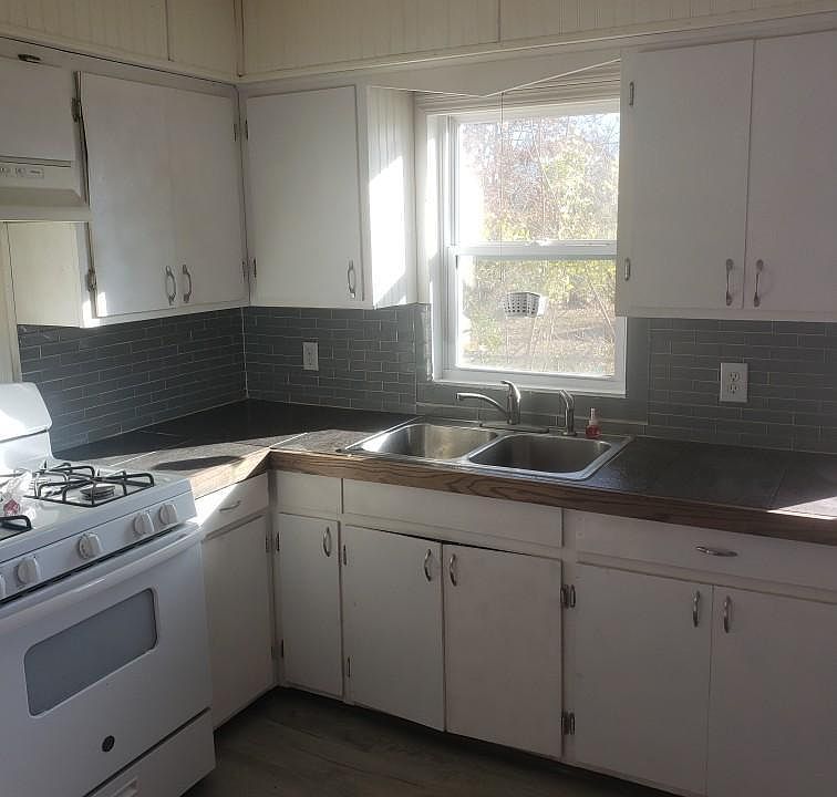 2nd image of 120 Young Ave