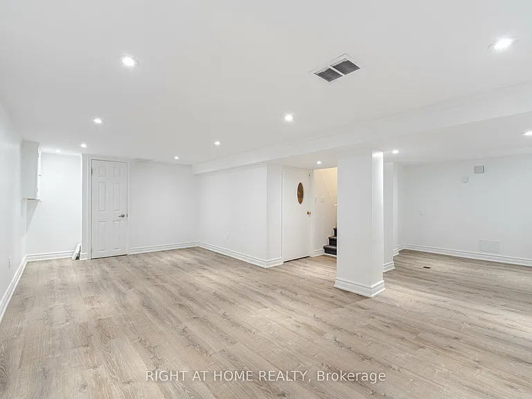 154 Martin Grove Rd — Photo 30