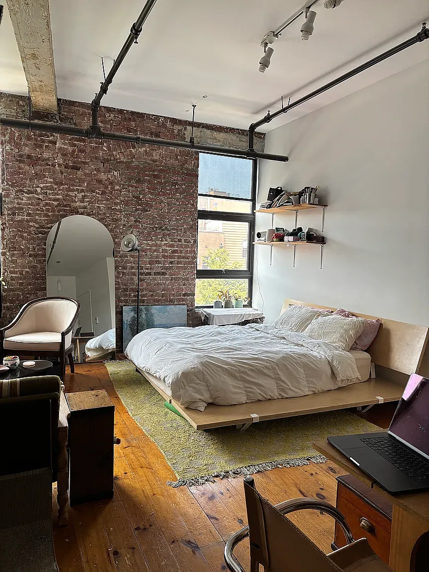 294 Graham Avenue — Photo 1
