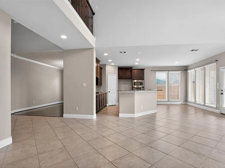 6535 Arroyo Springs Ln — Photo 16