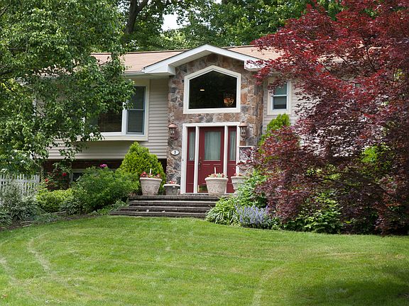 2nd image of 3 Findlay Ct