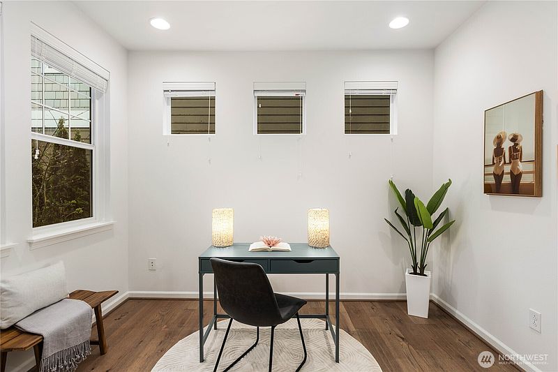 5th image of 2914 47th Street SE