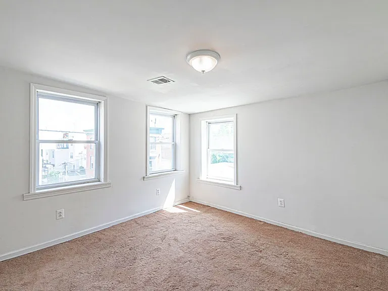 2100 St. Albans St — Photo 17