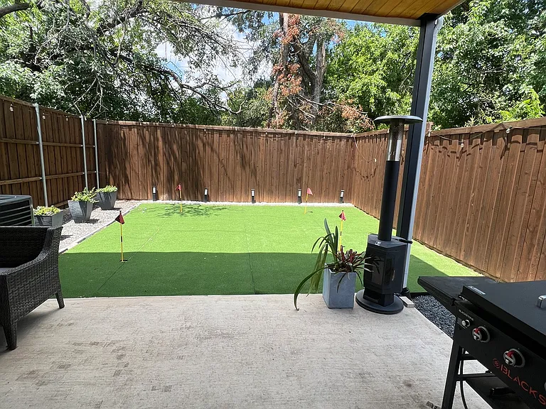 2407 Crossman Ave — Photo 6