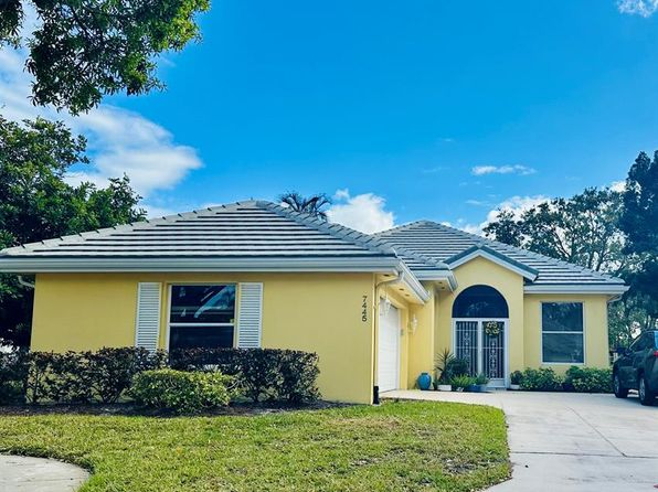 7445 SE Marsh Fern Ln