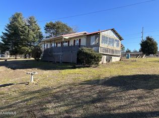 235 Crescent Ln, Jacksboro, TN 37757