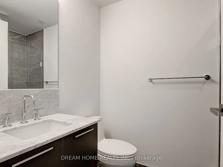 3 Gloucester St #1913 — Photo 5