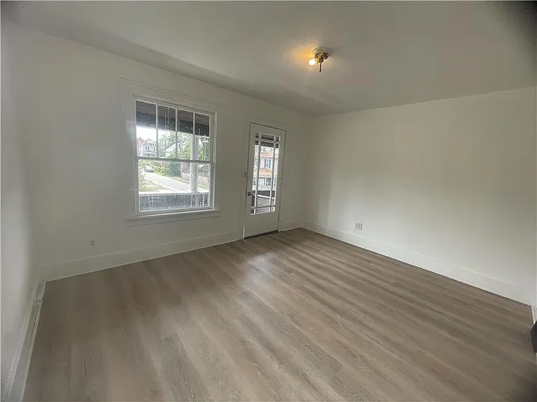 1439 Maryland Ave — Photo 13