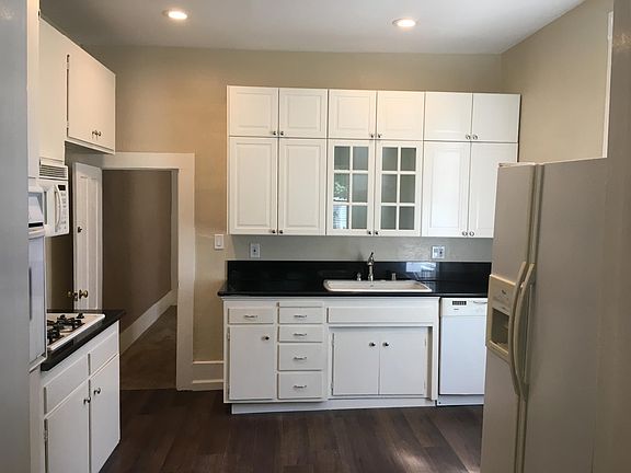 5th image of 2822 S St APT 3