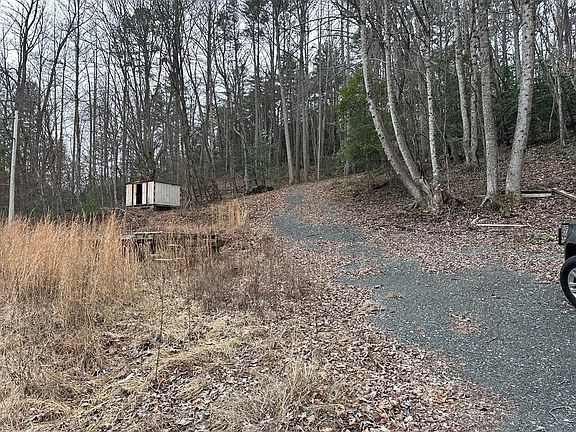 2nd image of 7020 Martins Creek Rd