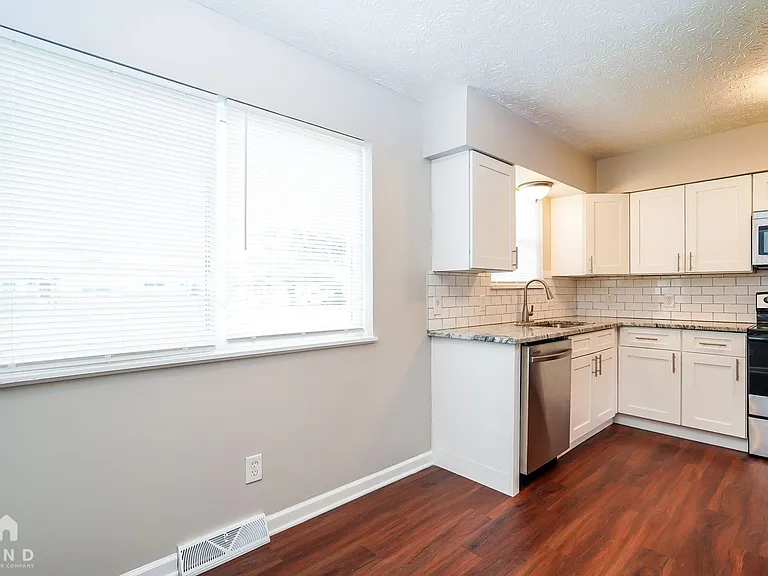 10 Oakwood Dr — Photo 8