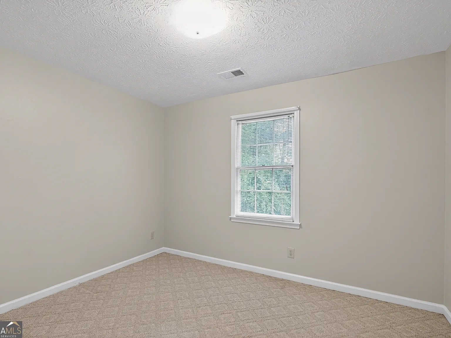 3 bed, 2.0 bath, 2012 sqft, $2,240 — Photo 4