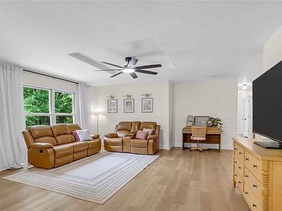 5th image of 125 Christie Ln