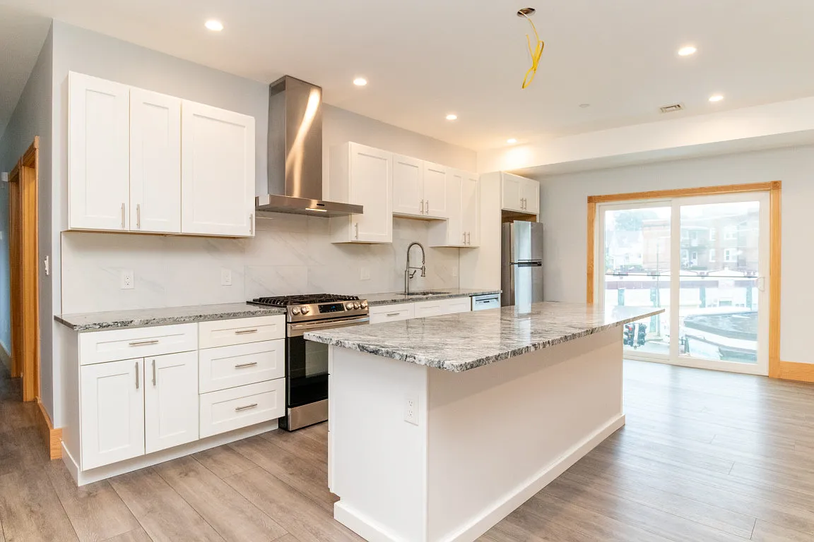 2 bed, 1100 sqft, $2,900 — Photo 3