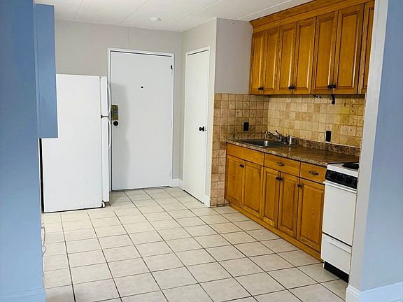 3rd image of 126 Beaver St APT 5